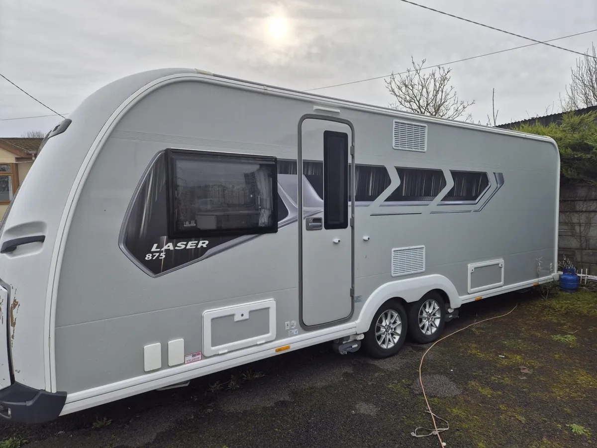 Coachman laser 875 2022 island bed - Image 1