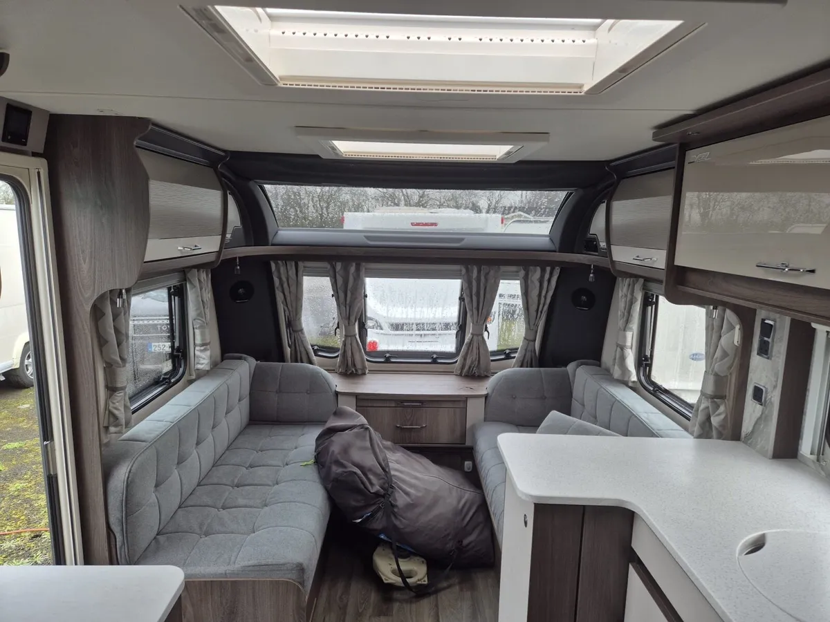 Coachman laser 875 2022 island bed - Image 3