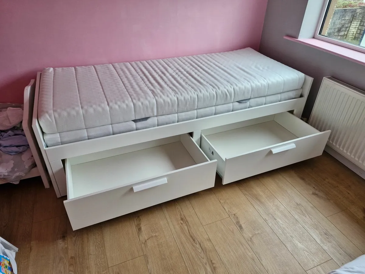 Bed - Image 3