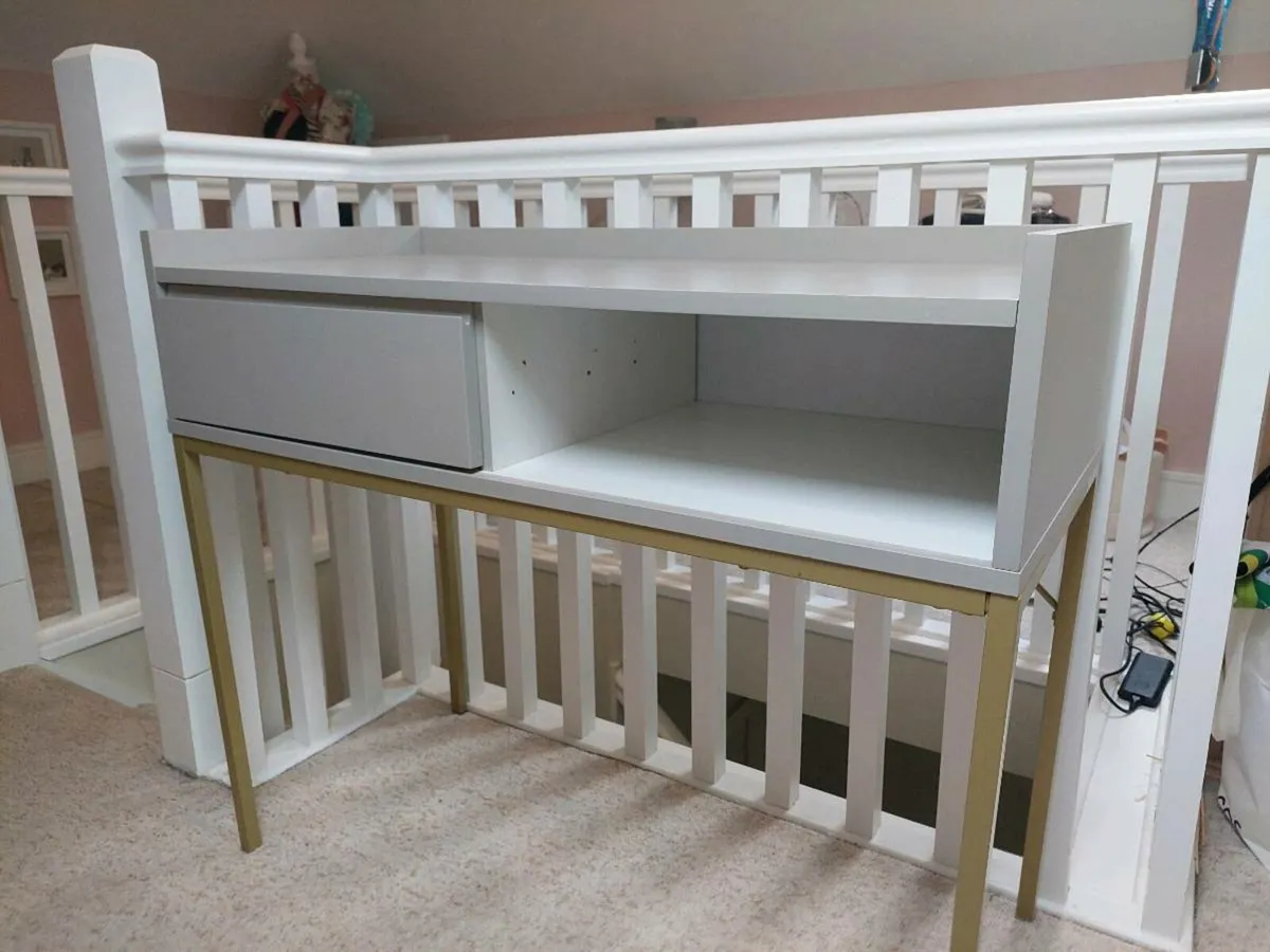 Dressing table - Image 1