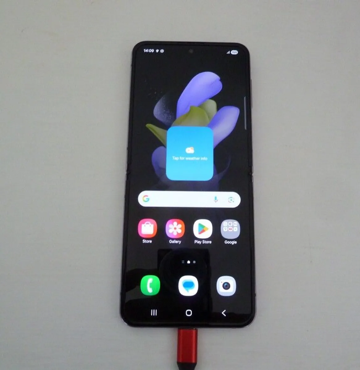 Samsung Z-Flip 4 - 5G - Needs Repair! - Image 2