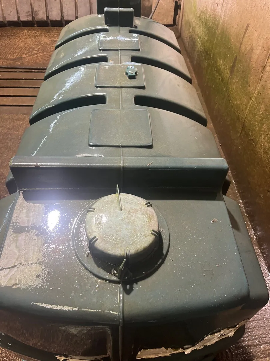 Oil tank - Image 2