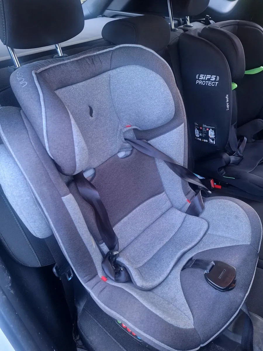 Child's car seat - Image 1