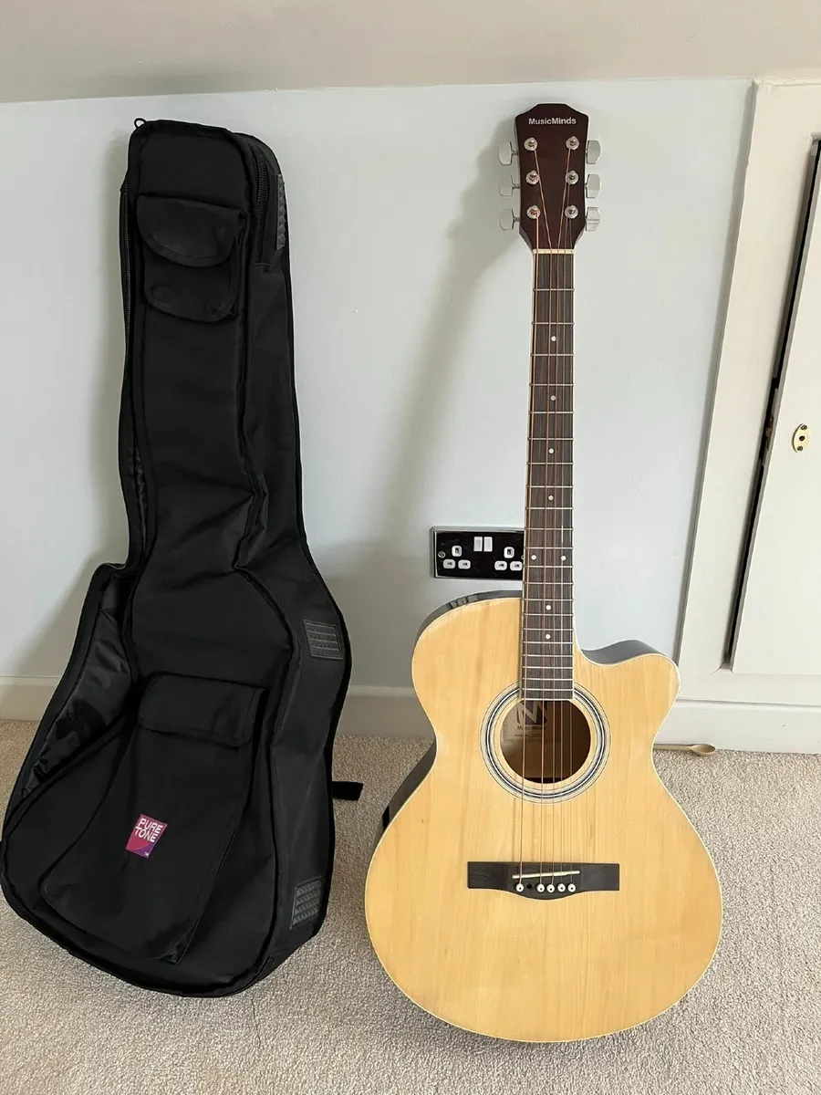 Beginners Guitar - Image 1