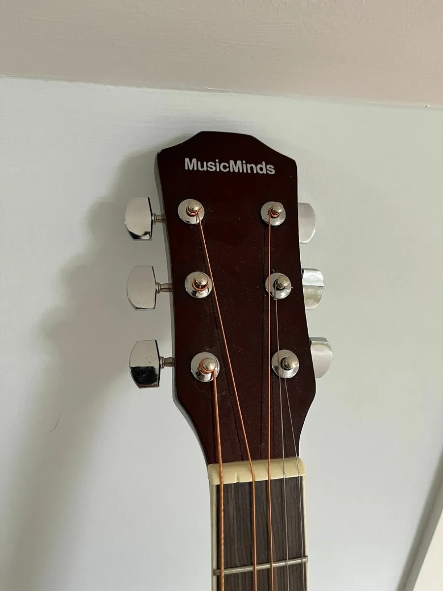 Beginners Guitar - Image 2