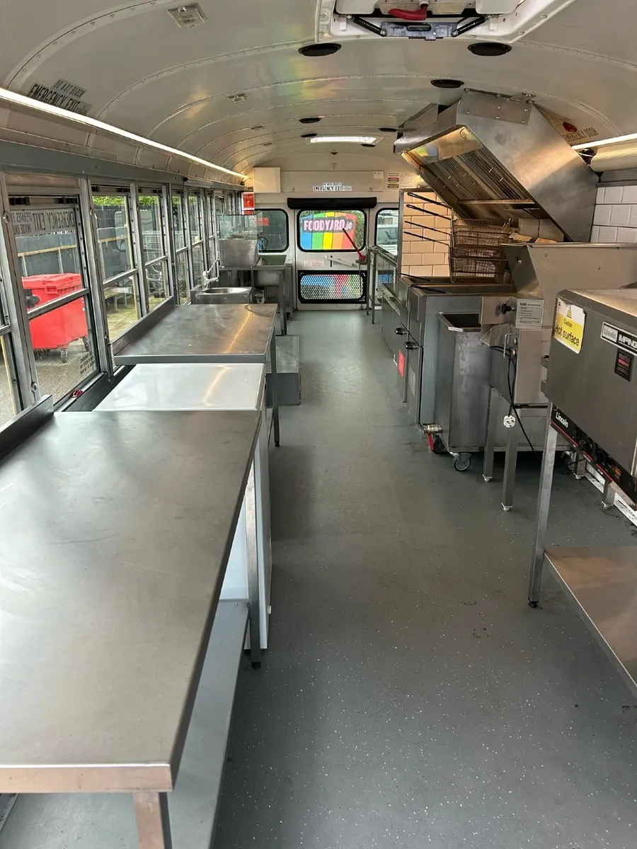 Fully Equipped American School Bus – Static Food/B - Image 3