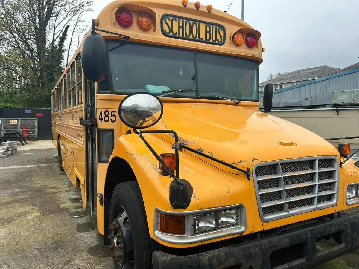 Fully Equipped American School Bus – Static Food/B - Image 1