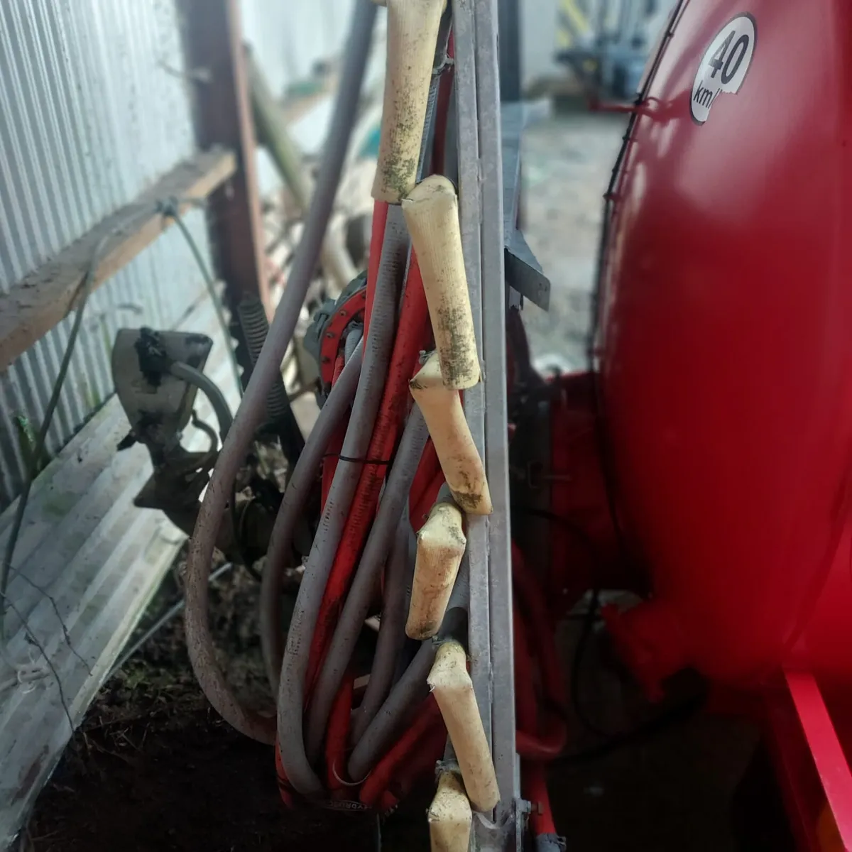 Hi Spec 2300 Gallon Slurry Tank with Dribble Bar - Image 4