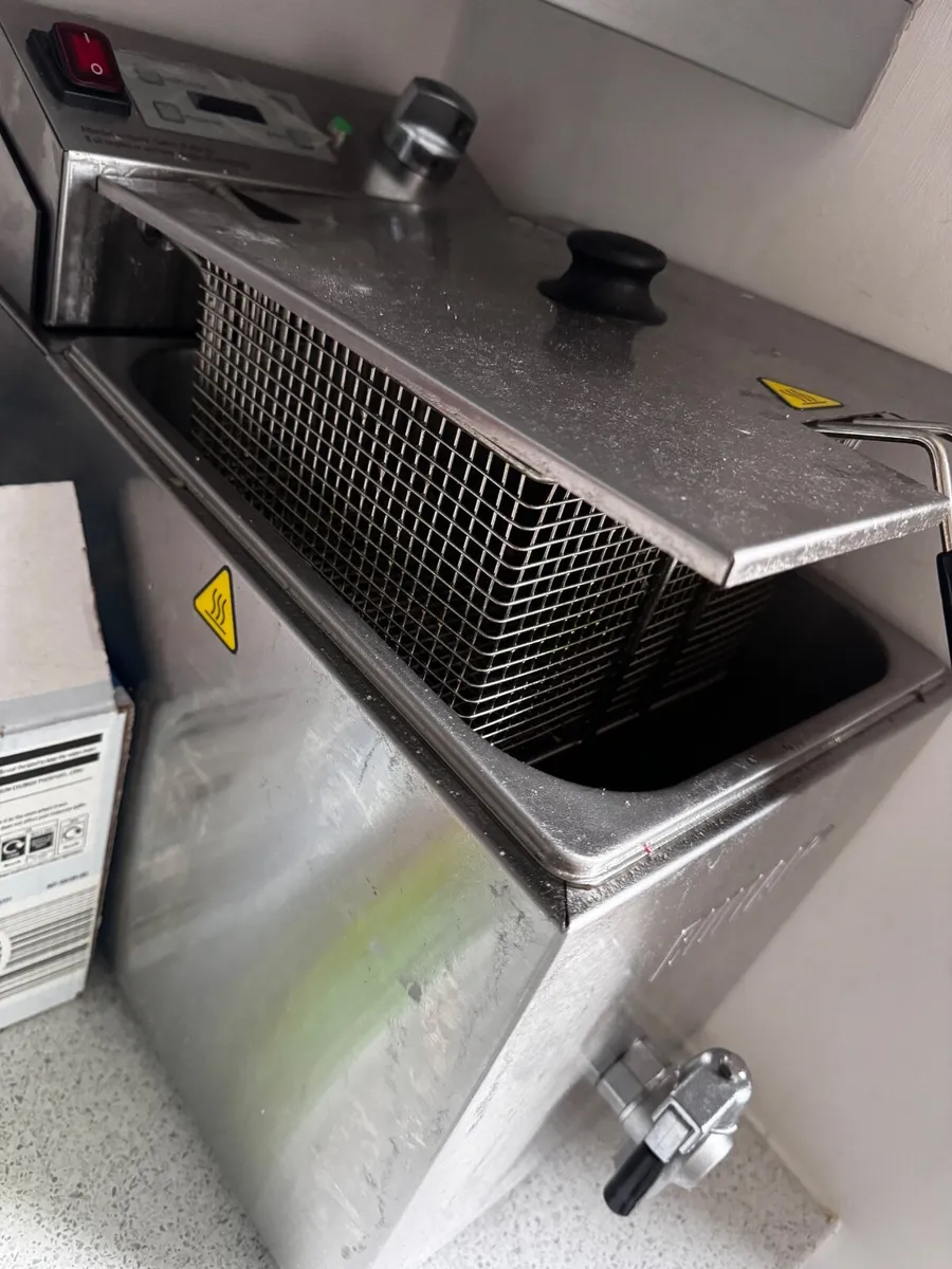 Commercial deep fryer - Image 2