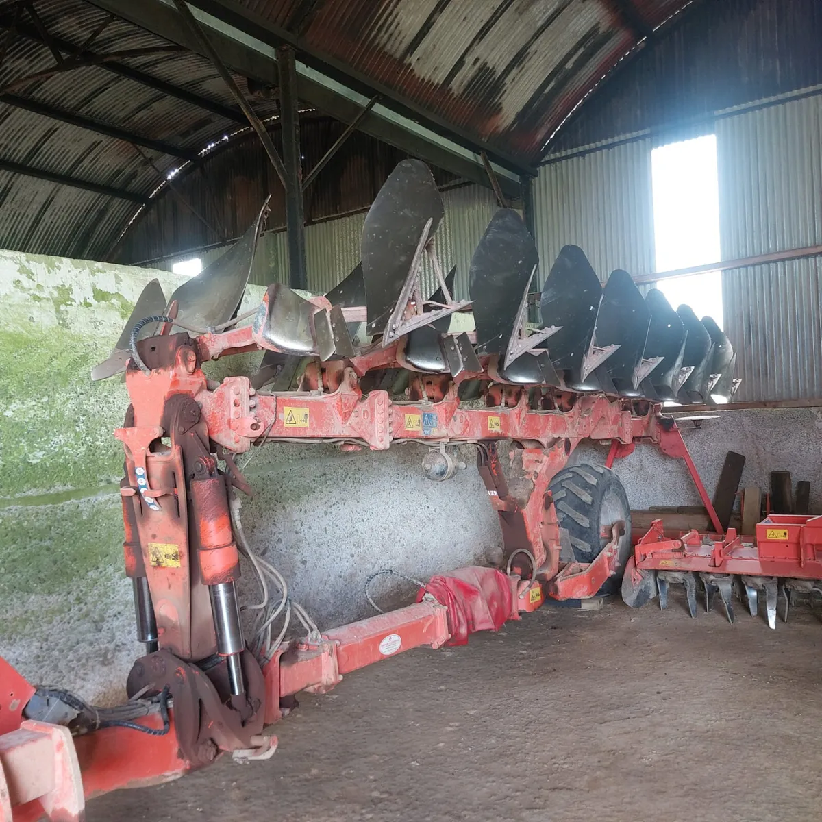 Kuhn Vari Leader 7 Furrow Plough - Image 1
