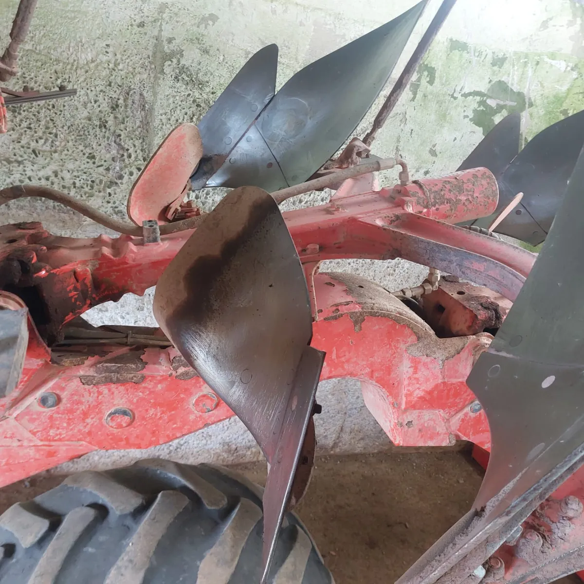 Kuhn Vari Leader 7 Furrow Plough - Image 4