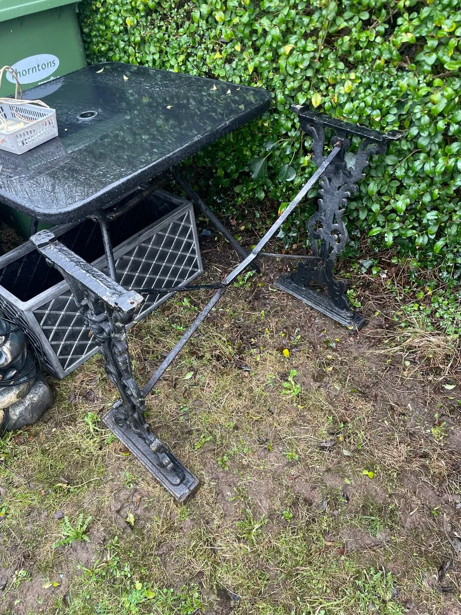 Cast iron heavy table base - Image 1