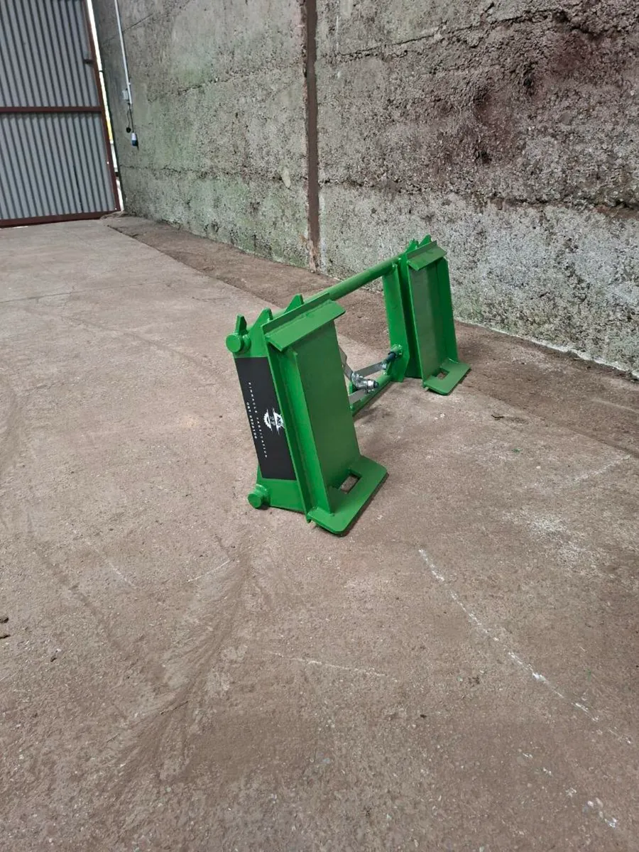 Pinnacle Fabrication Skid Steer Loader Adaptor - Image 1