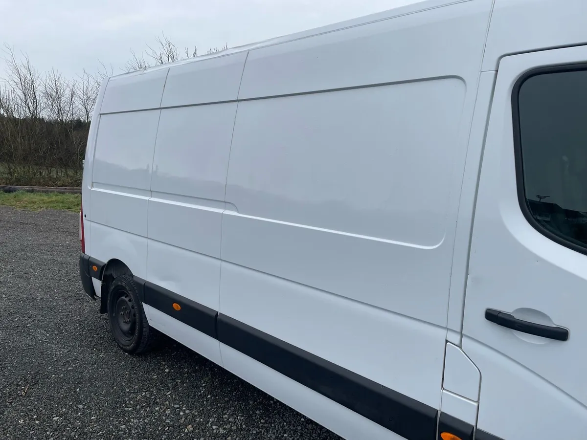 211 Nissan NV400 - Image 3