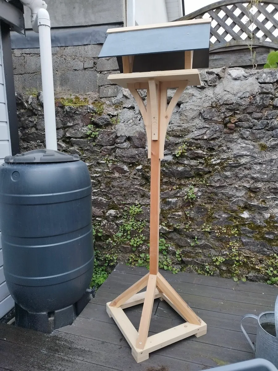 Bird table - Image 1