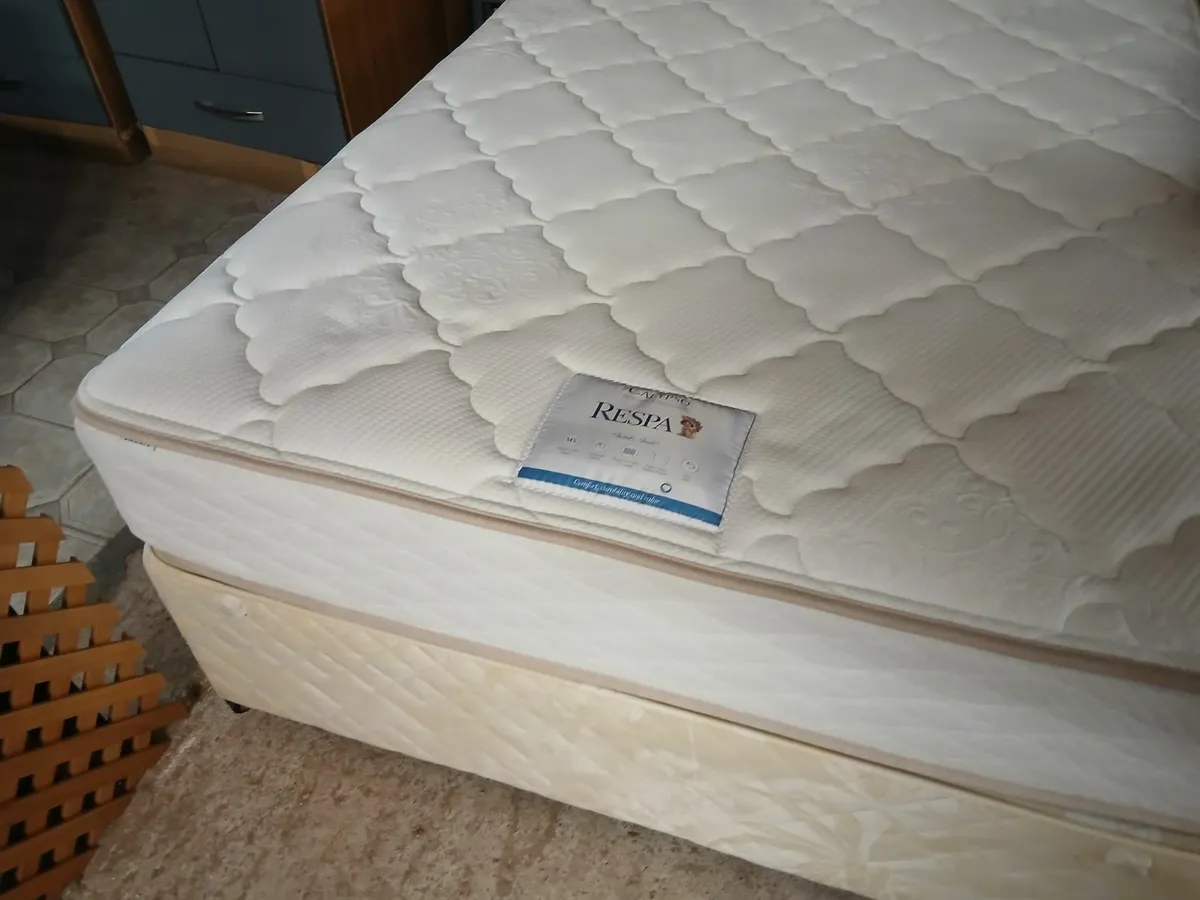 Bed and mattress - Image 2