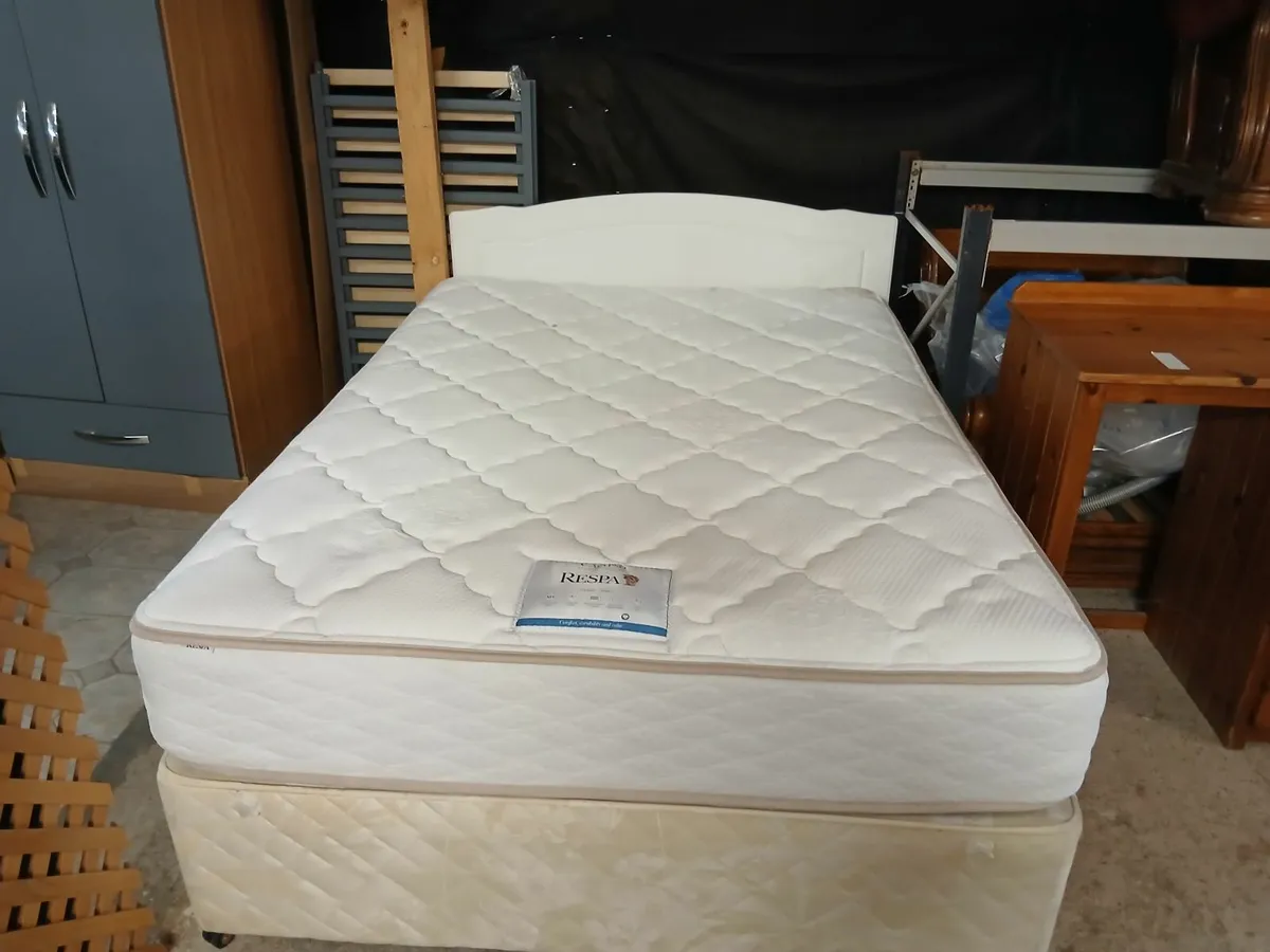 Bed and mattress - Image 3