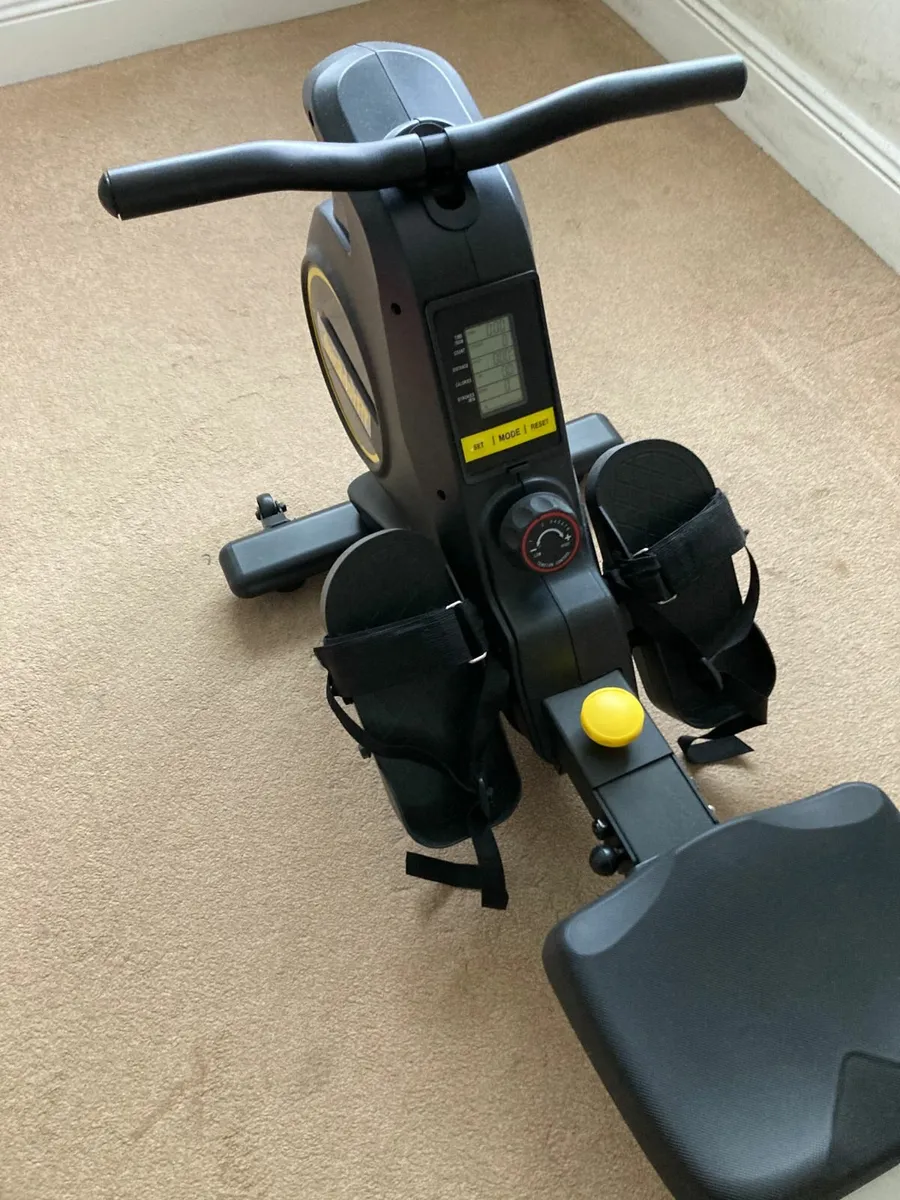 Rowing Machine - Image 2