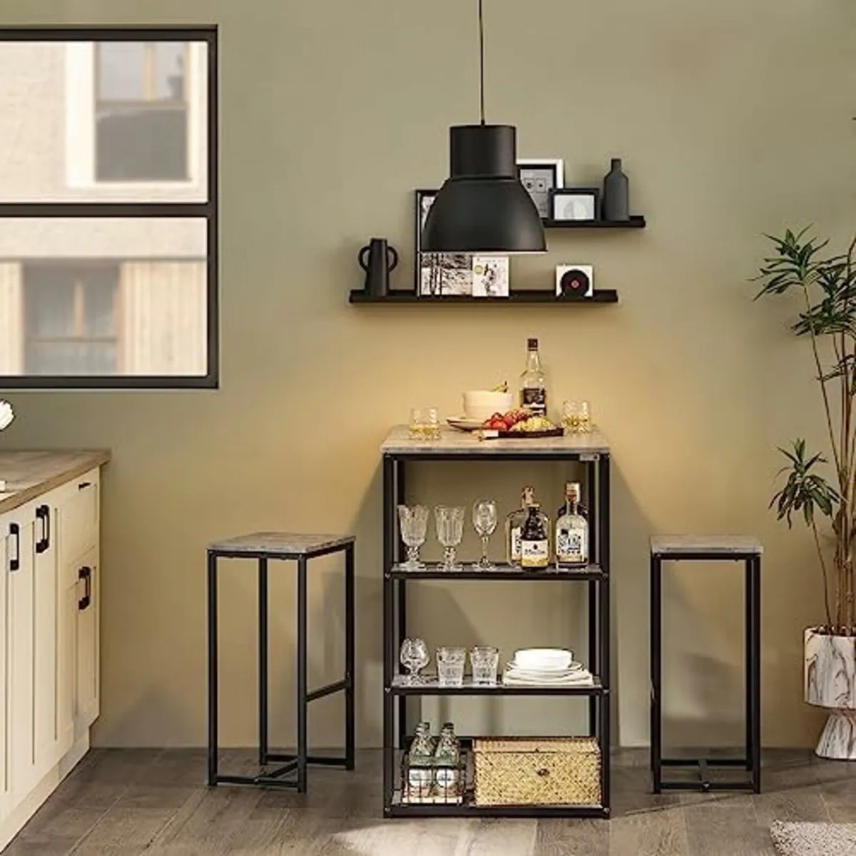 Dining table and chairs/kitchen island - Image 2