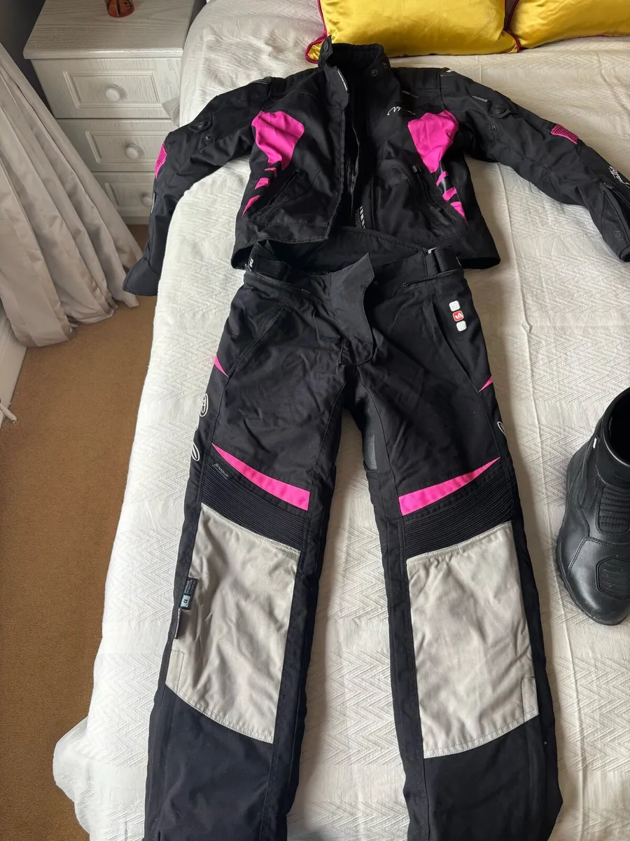 Ladies motorcycle suit - Image 1
