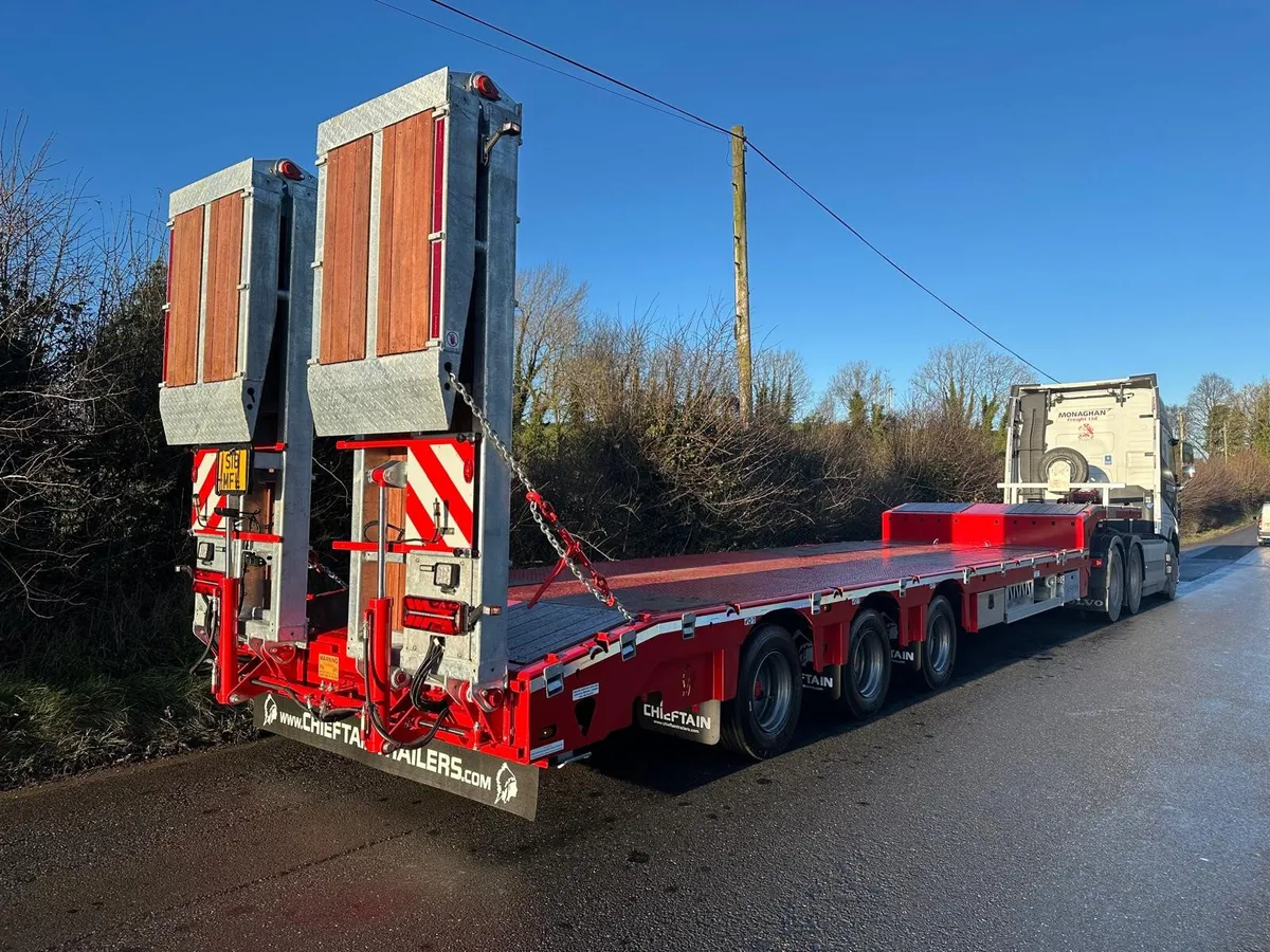 CHIEFTAIN CT44 STEPFRAME SEMI LOW LOADER - Image 2