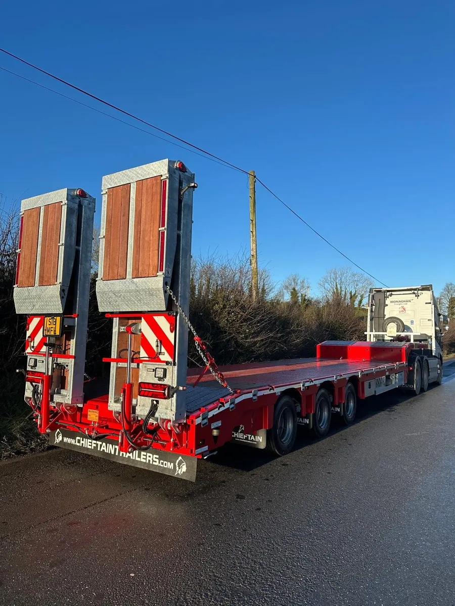 CHIEFTAIN CT44 STEPFRAME SEMI LOW LOADER - Image 1
