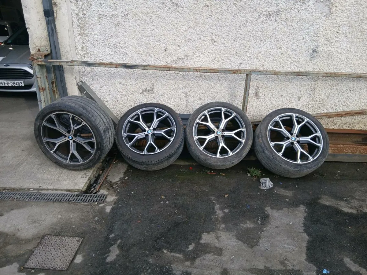 Bmw x5 alloys - Image 1