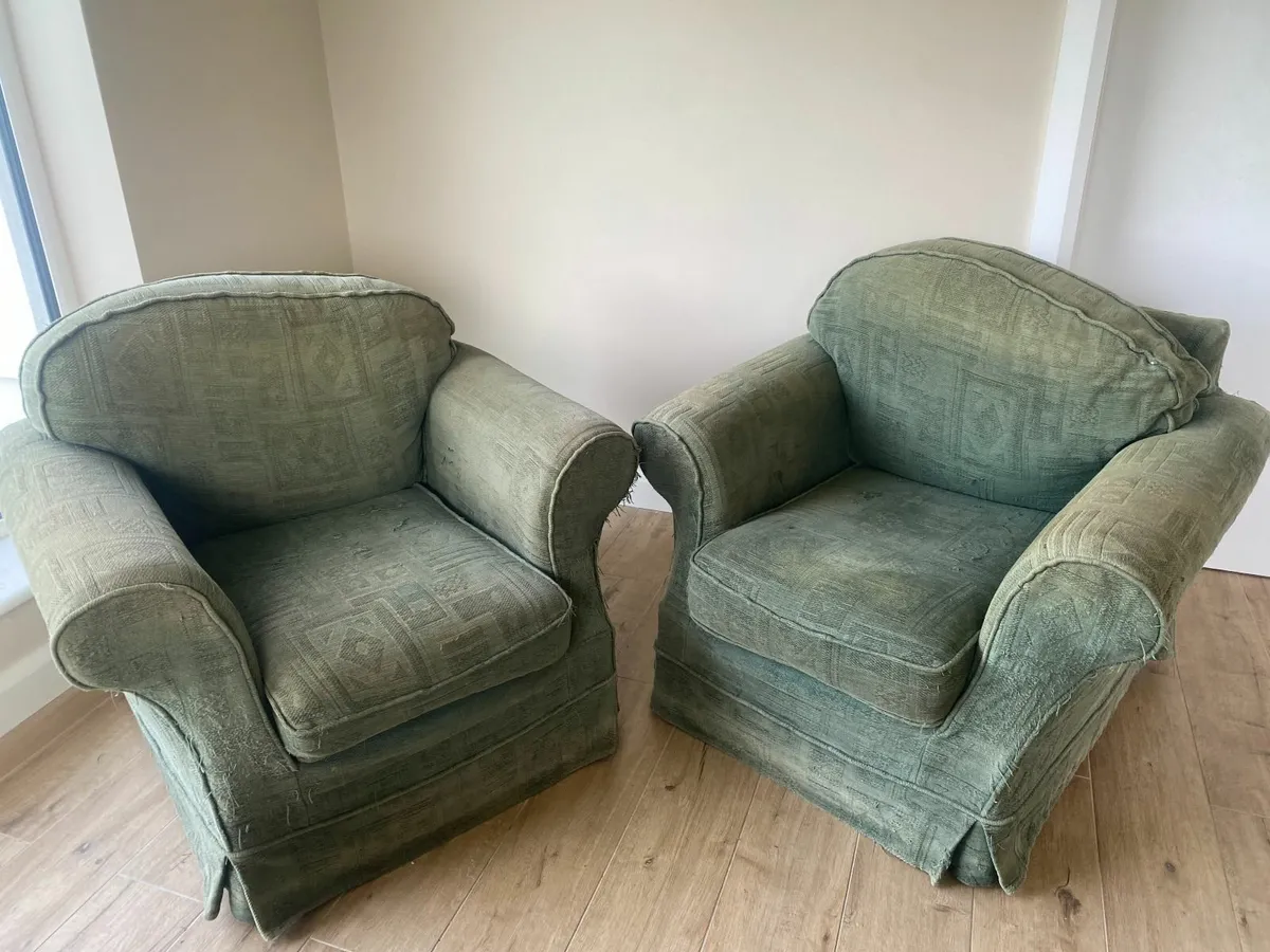 Three piece suite - Image 1