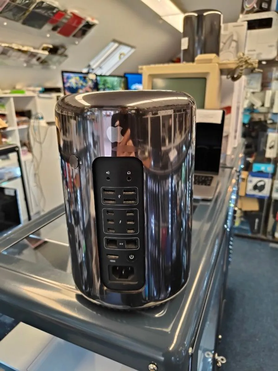 Apple Mac Pro (Late 2013) A1481 3.7GHz Intel Xeon E5, 32GB RAM, 1TB SDD macOS Sequoia (Graphics: AMD FirePro D300 2GB) - Image 1