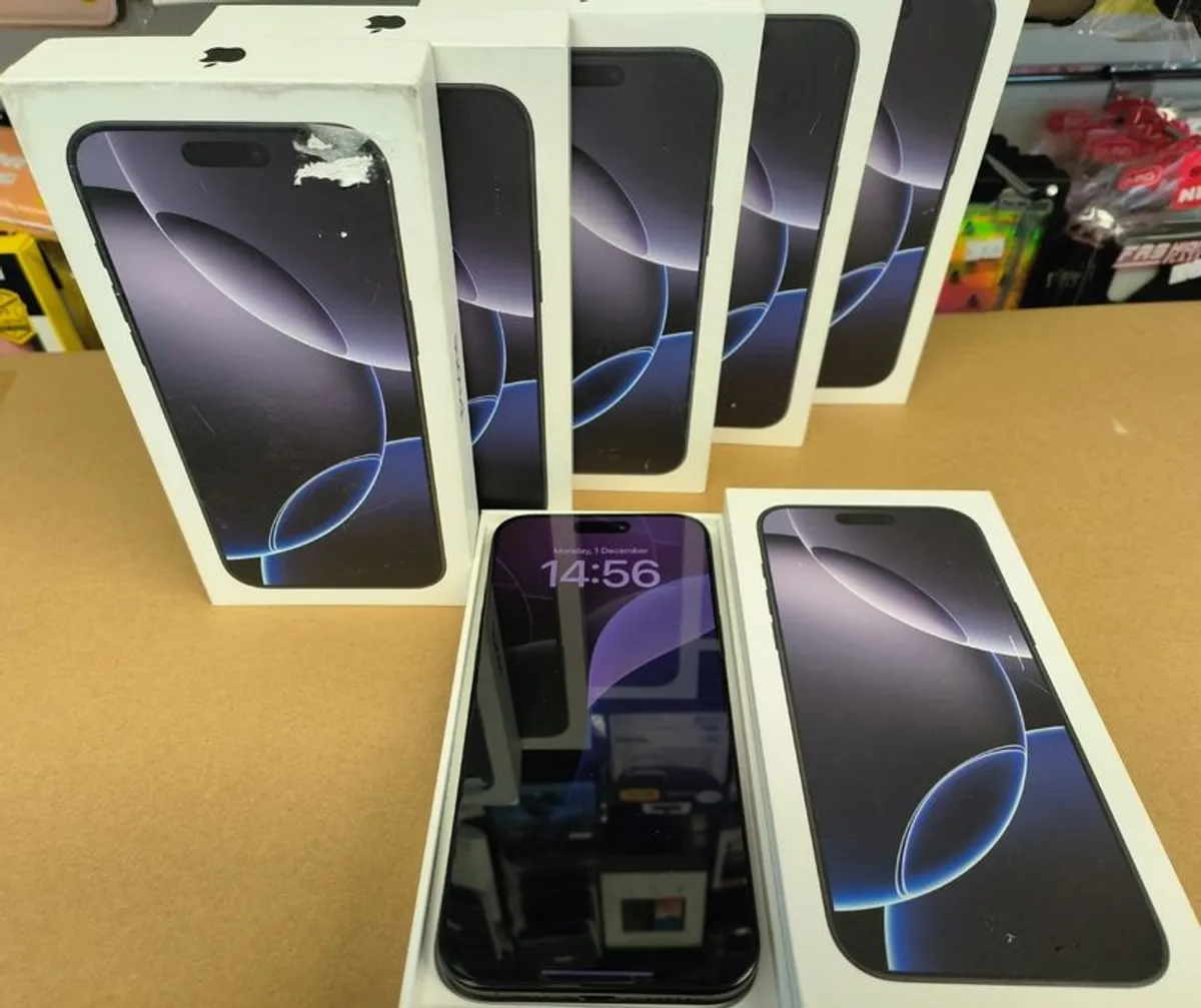 Apple iPhone 16 Pro Max , Black, 256GB, Factory Unlocked (Its Original Battery Life 100%), Little or Never Used - Image 3