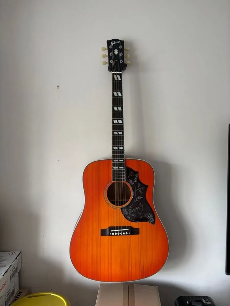 acoustic guitar - Image 1