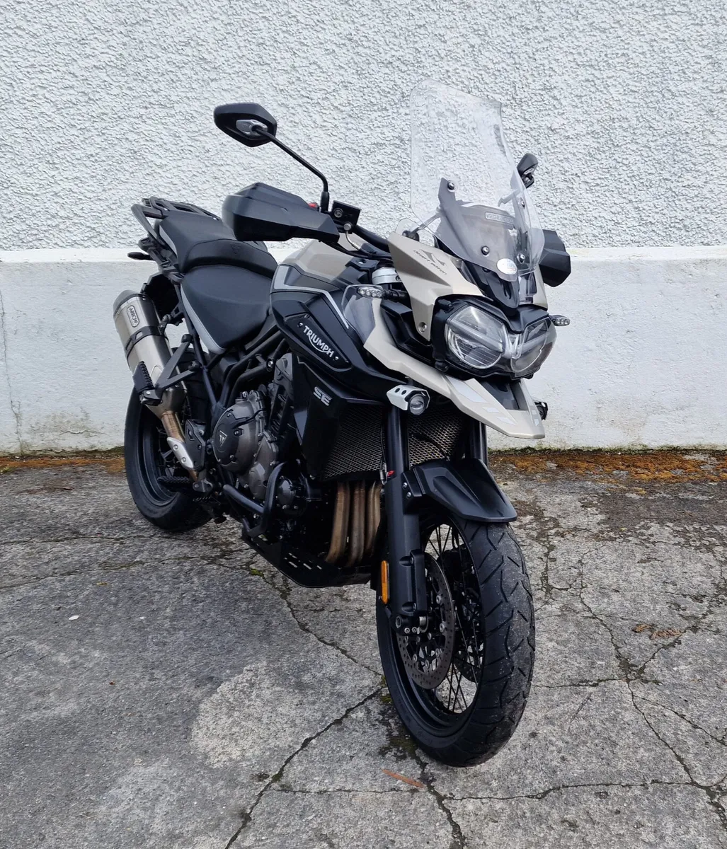 Explorer SE Desert Edition @ Doyles - Image 2