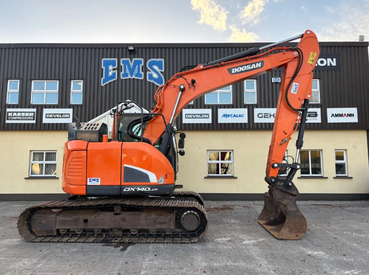 2015 Doosan DX140LCR 14 Ton Excavator
