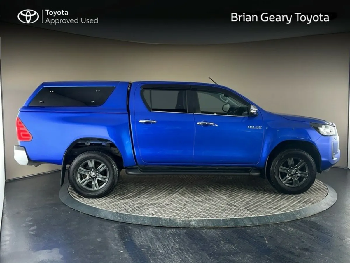 Toyota Hilux 2.4 DOUBLE CAB SR5 - Image 3