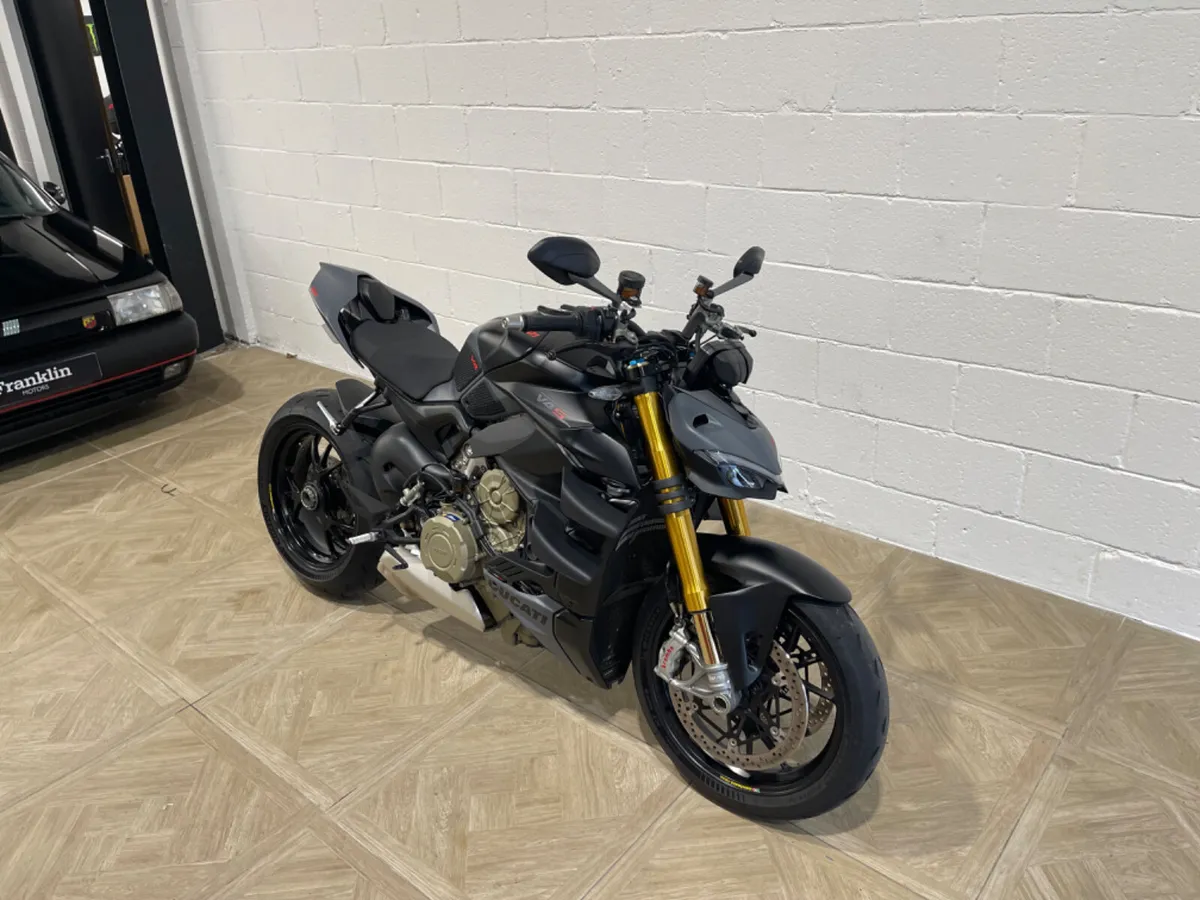 Ducati Streetfighter V4S 2023 - Image 1