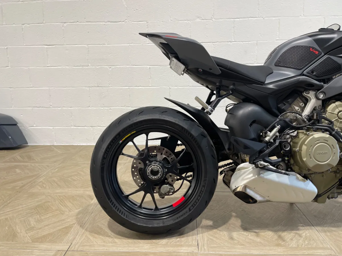 Ducati Streetfighter V4S 2023 - Image 4