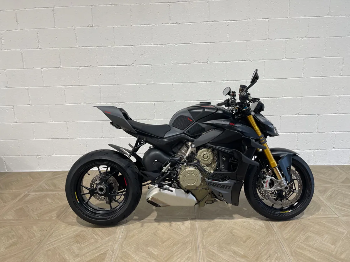 Ducati Streetfighter V4S 2023 - Image 2