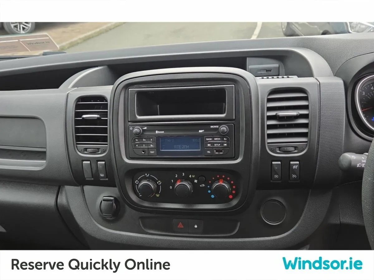 Renault Trafic LL30 ENERGY DCI 120 BUS - Image 4