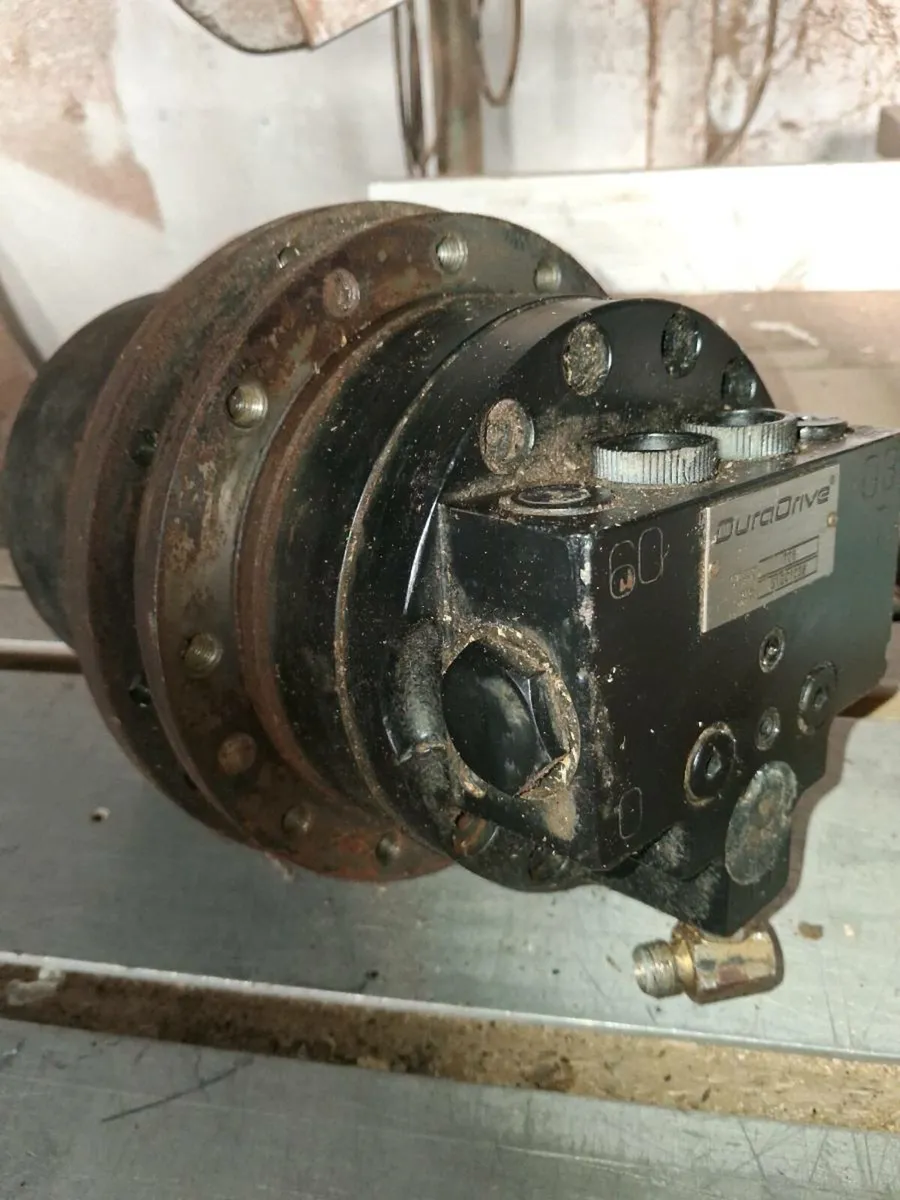 Mini digger track motor - Image 2