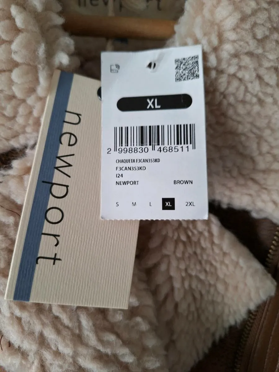 Newport outerwear vest jacket size XL - Image 2