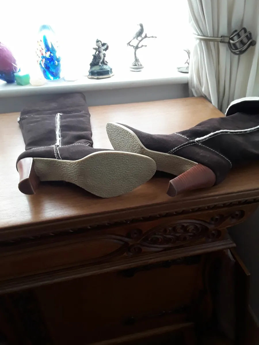 Brand new  fur  lined heel boots size 7 suede - Image 4