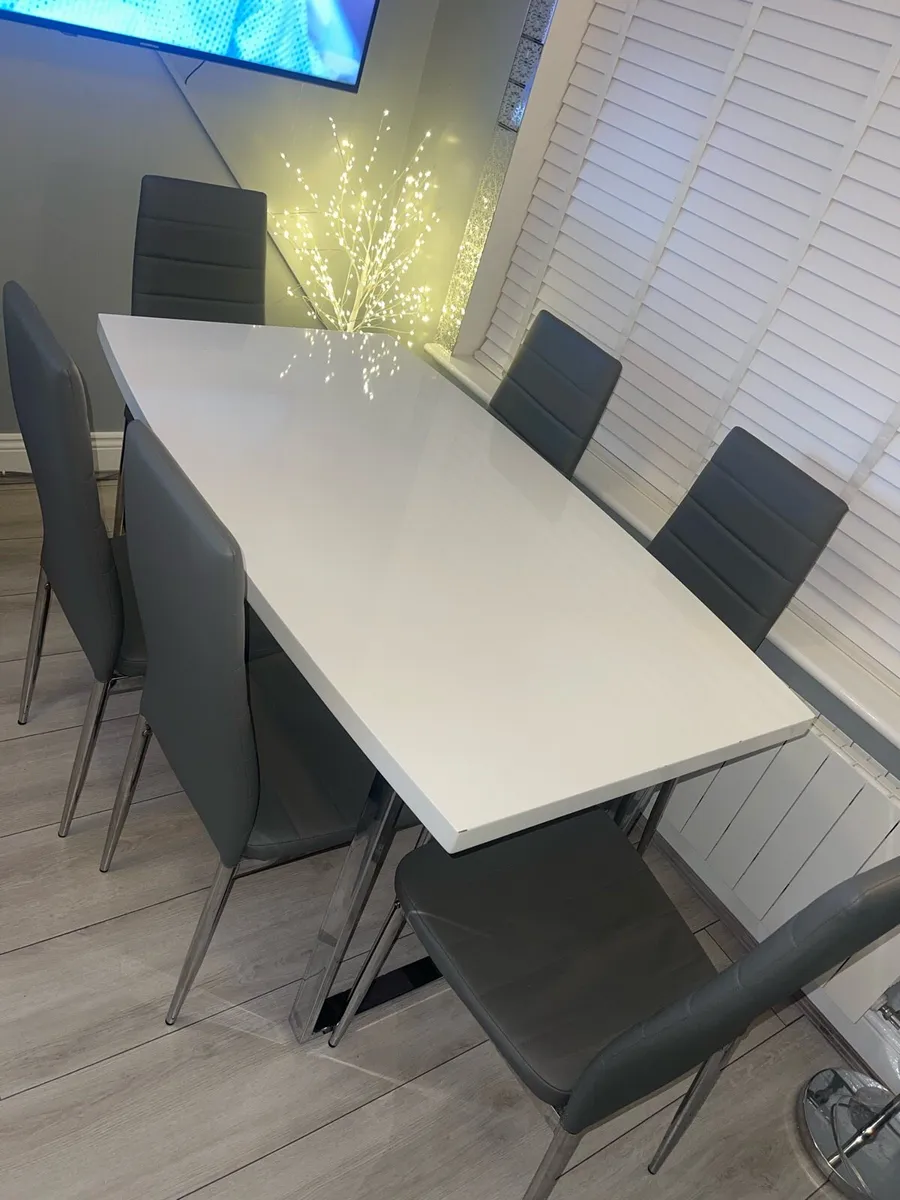 Table & Chairs - Image 1