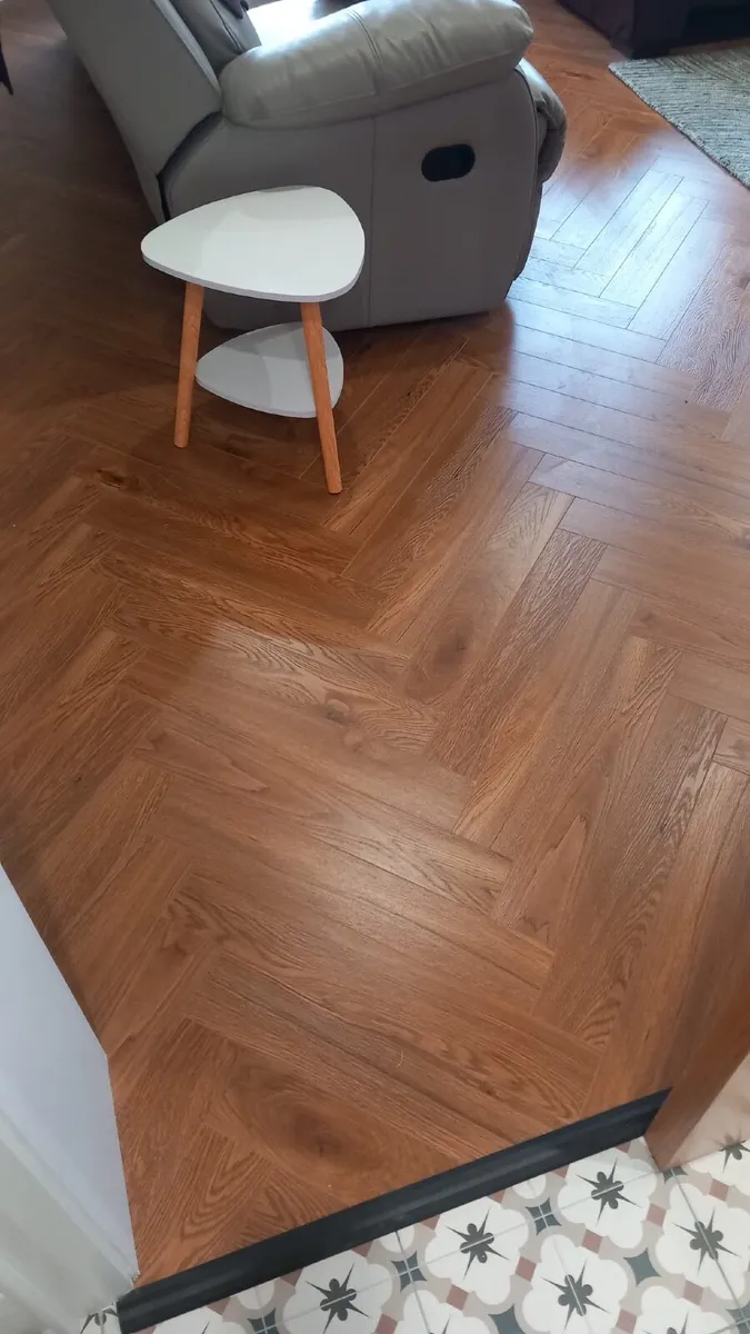 Natural oak finish Herringbone flooring - Image 3