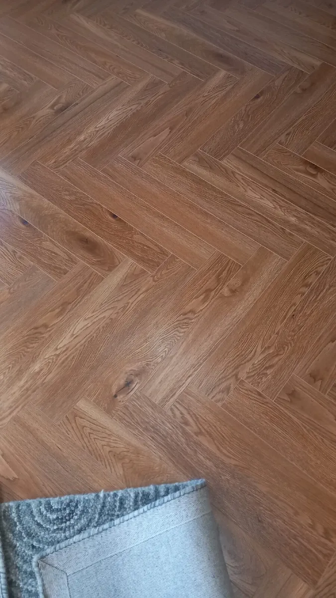 Natural oak finish Herringbone flooring - Image 2