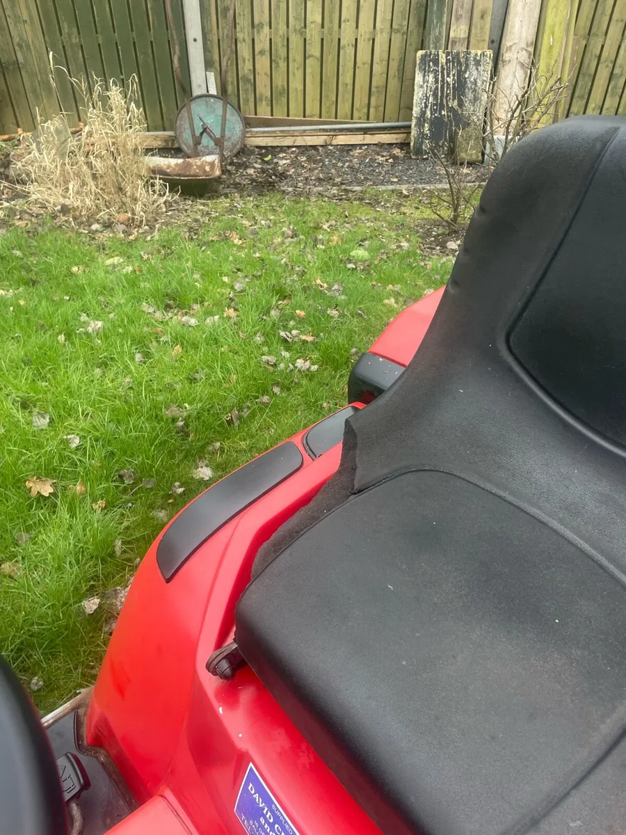 Mountfield ride on mower - Image 2