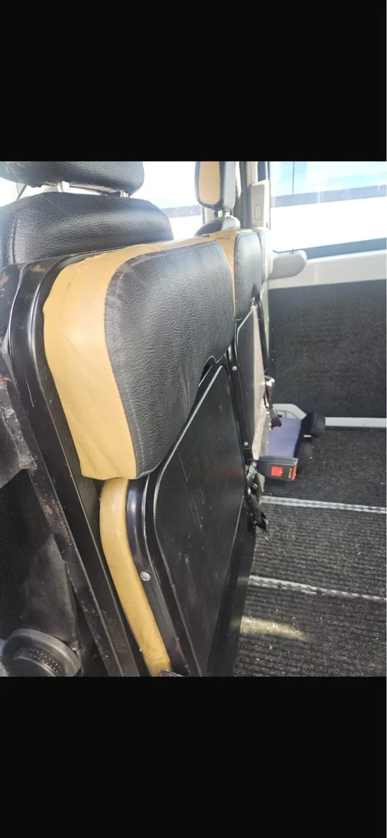 Mercedes Vito Minibus - Image 3