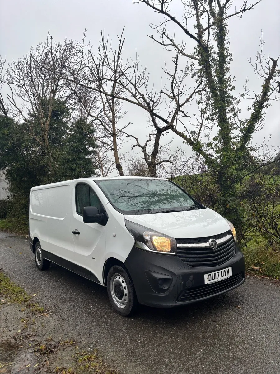 2017 VAUXHALL VIVARO - Image 2