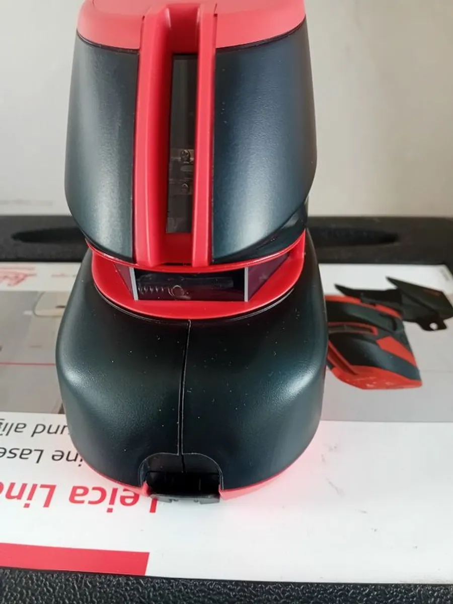 Leica Cross Line Laser Level - Image 1
