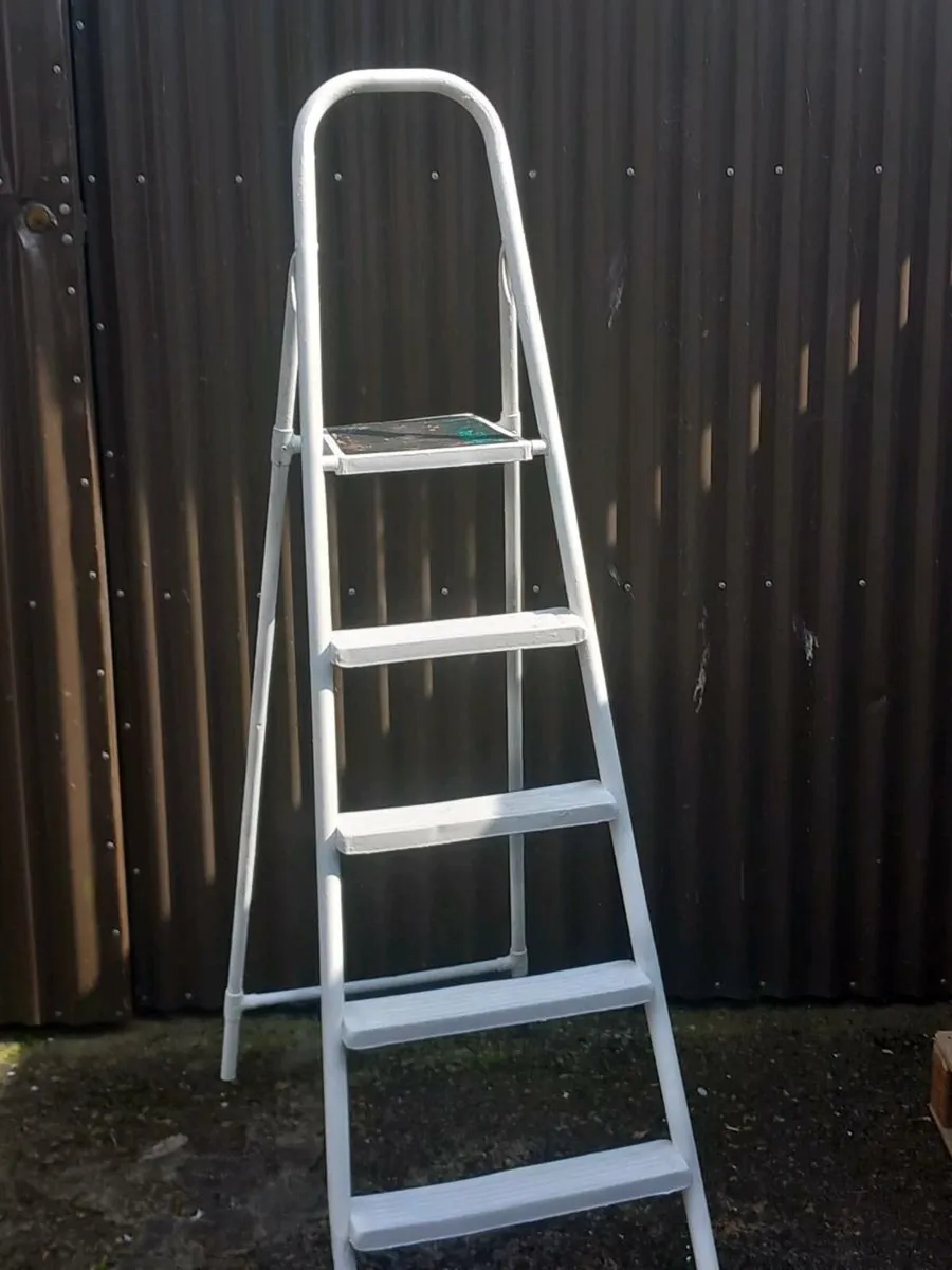 Step ladder - Image 2