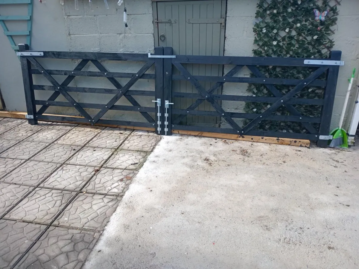Timber gates - Image 1